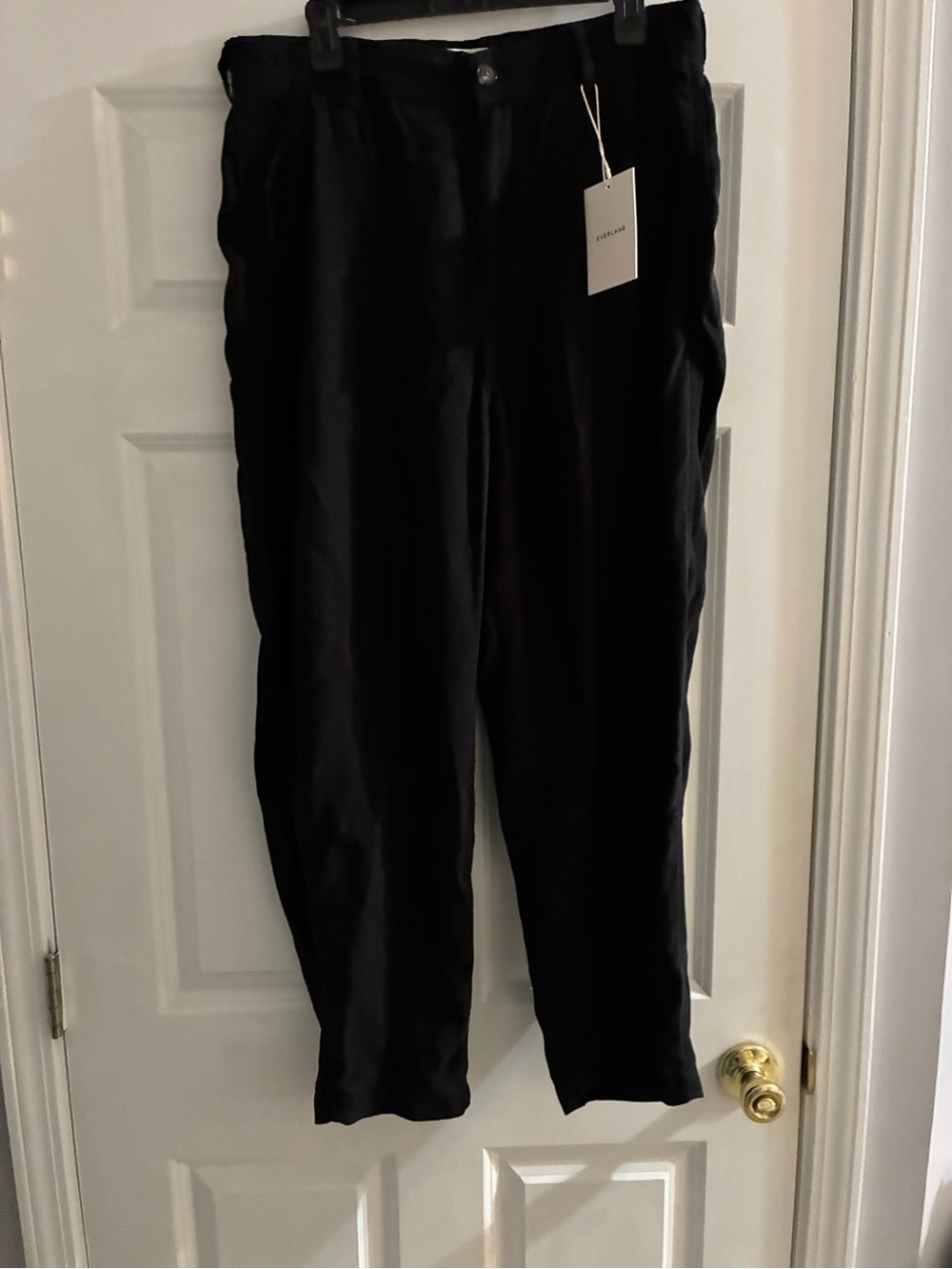 Everlane Butter Soft Straight-Leg Jeans in Black